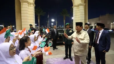 Disambut Meriam Salvo, Presiden Prabowo Tiba di Jeddah untuk Perkuat Kerja Sama Indonesia–Arab Saudi