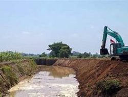Pemkab Bangka Tengah normalisasi drainase untuk cegah banjir